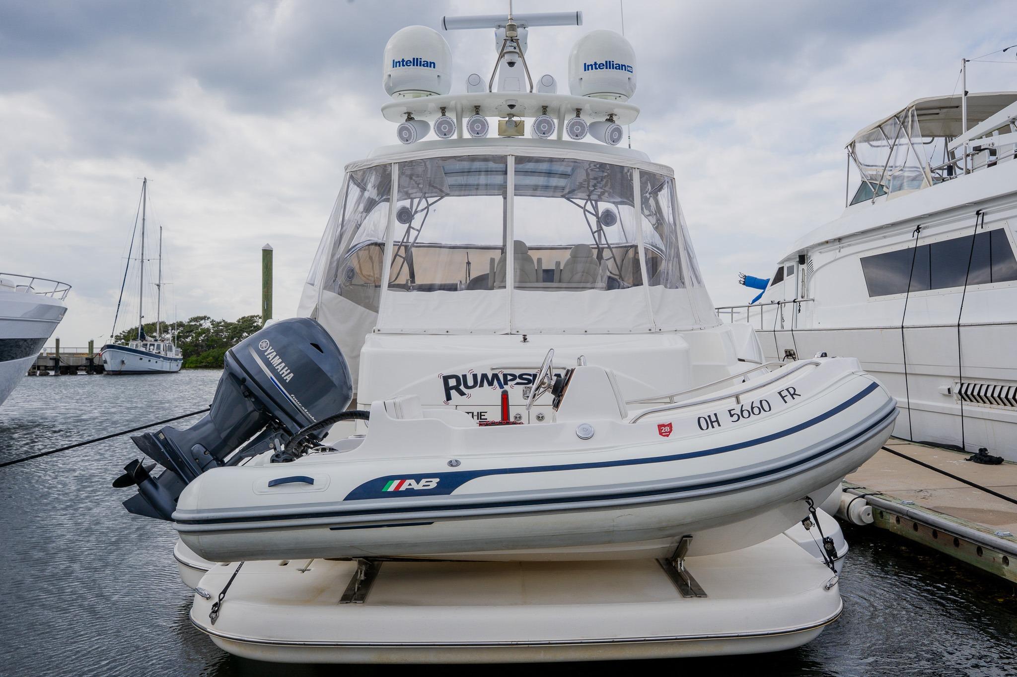 60' Cruisers Yachts 5370 Express 2002 | Seattle Yachts